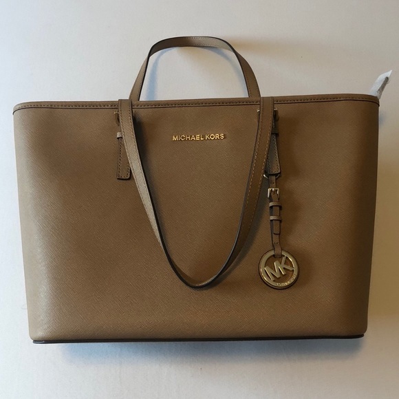 Michael Kors Handbags - ✨Michael Kors Dark Khaki TZ Leather Tote 👜✨